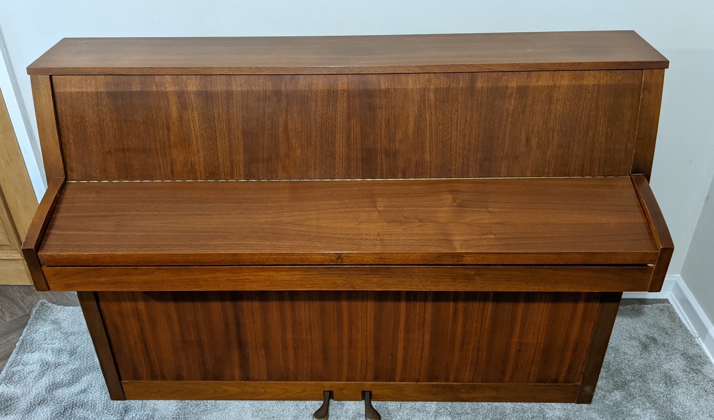 Baldwin Monarch Upright Piano lid closed